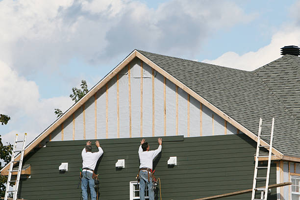 Professional Siding Replacement technician working in Schiller Park, IL